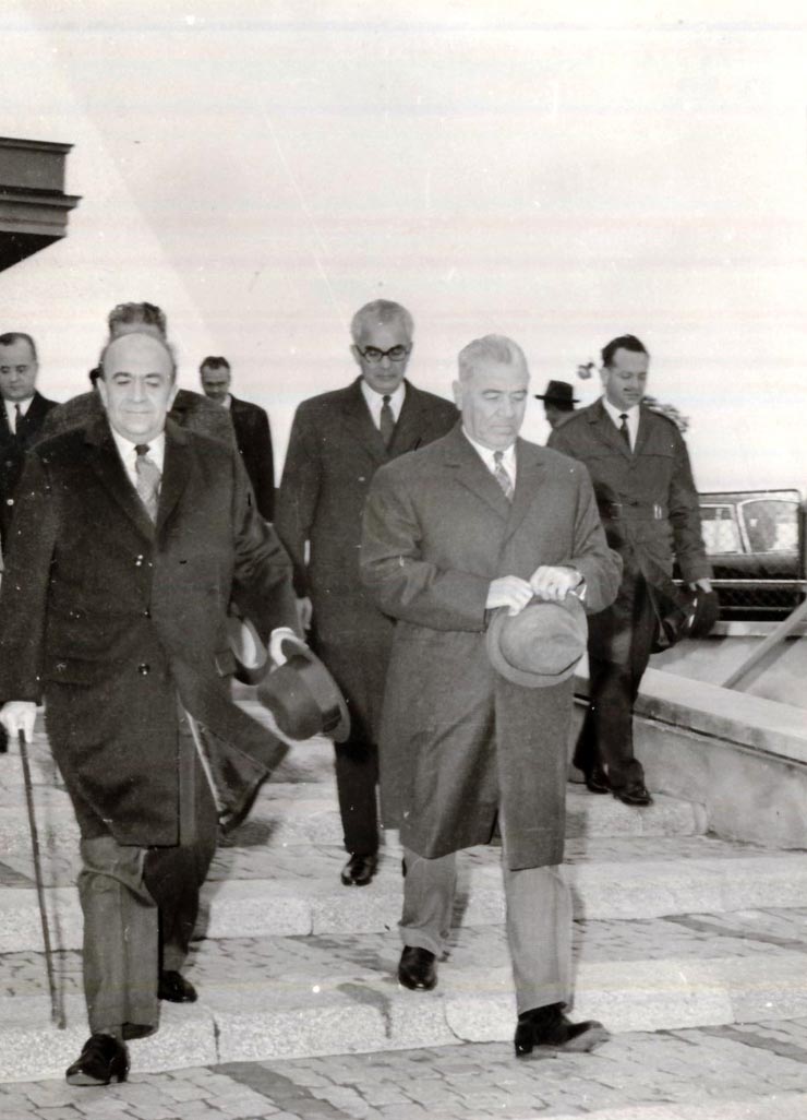 Aspect de la plecarea primului ministru al Iranului, Amir Abbas Hoveida. (4 XI 1966)
