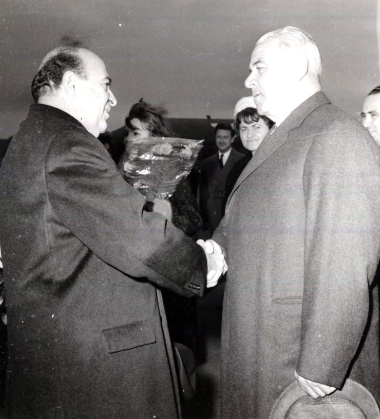 Aspect de la plecarea primului ministru al Iranului, Amir Abbas Hoveida. (4 XI 1966)