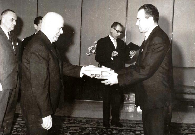 Aspect de la înmânarea unor ordine şi decoraţii la Consiliul de Stat al Republicii Socialiste România (11 XI 1966)