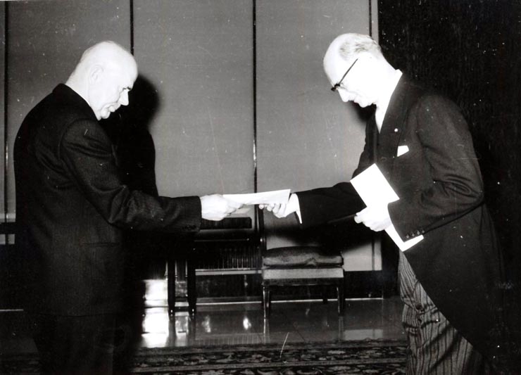 Prezentarea scrisorilor de acreditare de către ambasadorul Olandei în R.S. România. (15 XI 1966) 