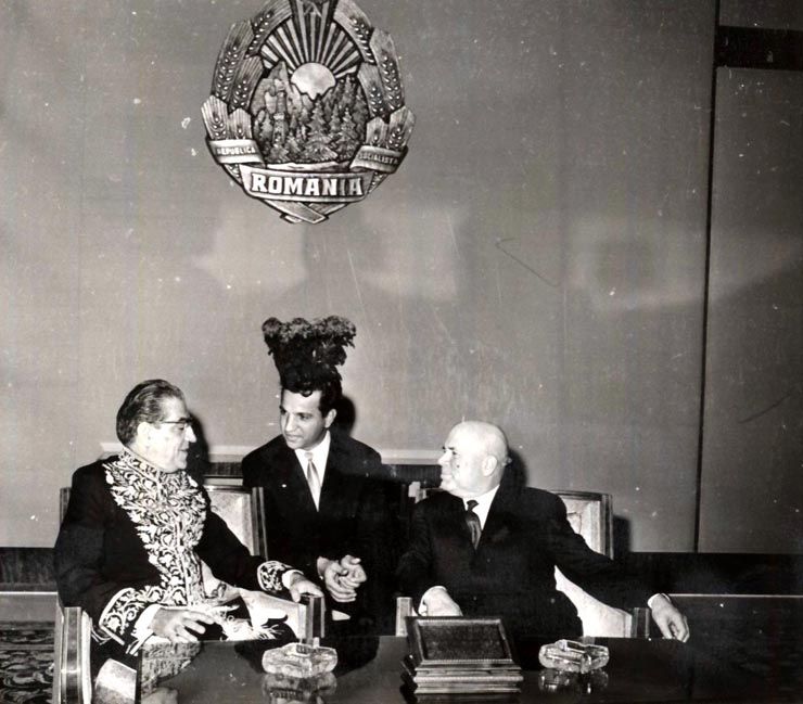 Ambasadorul Iranului în R.S. România, prezentându-şi scrisorile de acreditare preşedintelui Consiliului de Stat al R.S. România, Chivu Stoica. (16 XI 1966)