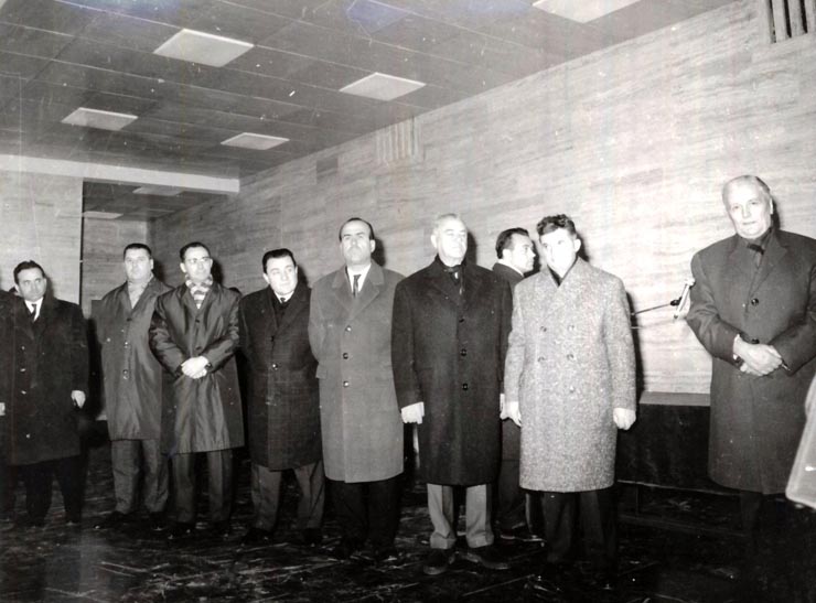 Membri ai conducerii de partid şi de stat la Hidrocentrala de pe Argeş cu prilejul intrării în funcţiune a acesteia. (9 XII 1966) 