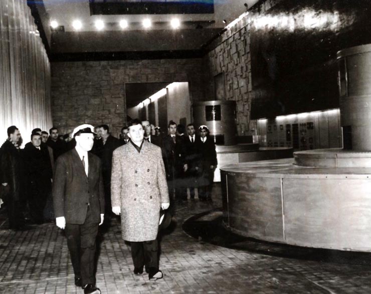 Membri ai conducerii de partid şi de stat la Hidrocentrala de pe Argeş cu prilejul intrării în funcţiune a acesteia. (9 XII 1966) 