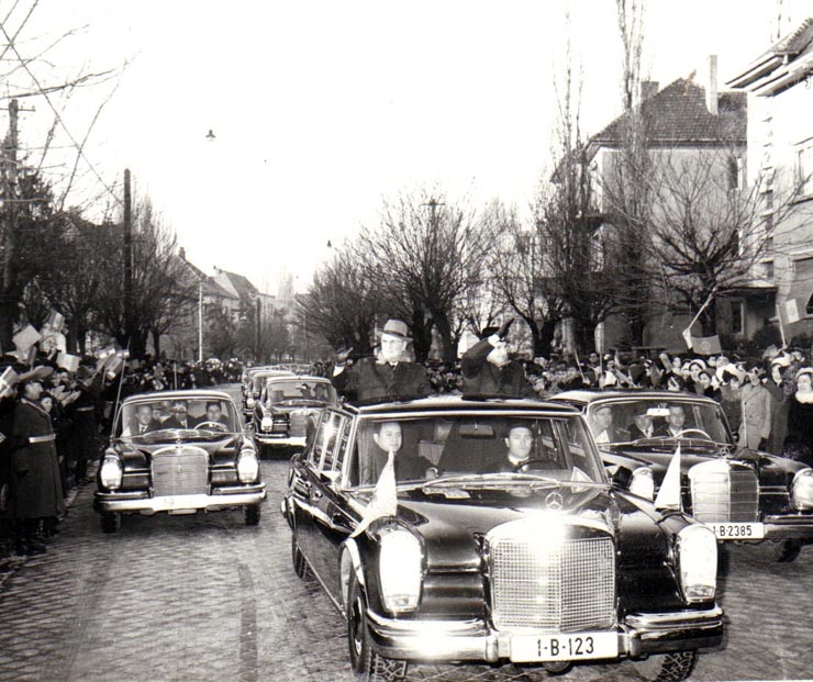Sosirea la Timişoara a preşedintelui R.S.F. Iugoslavia , Iosip Broz Tito, care, la invitaţia lui Nicolae Ceauşescu, secretar general al P.C.R, a făcut o vizită de prietenie în ţara noastră. 1.II.1969.  (1 februarie 1969).