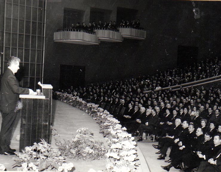 Nicolae Ceauşescu rostindu-şi cuvântarea la Conferinţa Naţională a Cadrelor Didactice, care a avut loc în sala Palatului Republicii Socialiste România.1969. (7 februarie 1969).