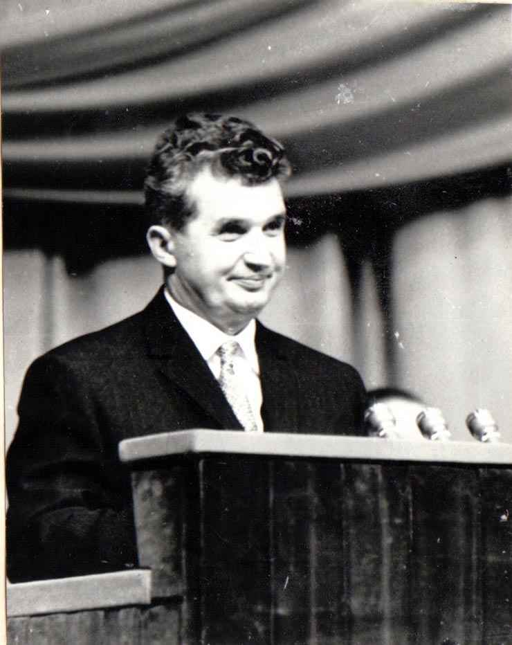 Nicolae Ceauşescu rostindu-şi cuvântarea la Marea Adunare electorală din Capitală, care a avut loc la Sala Palatului a R.S.R. 28.II.1969.   (28  februarie 1969).
