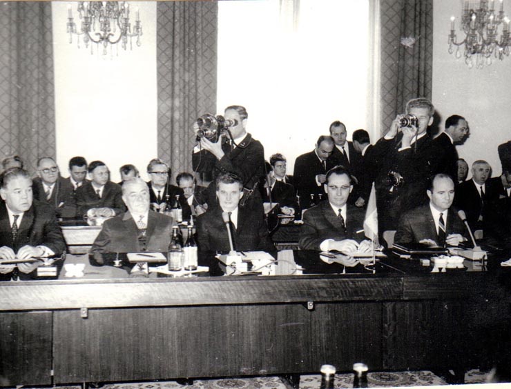 Nicolae Ceauşescu, preşedintele Consiliului de Stat, I.Gh. Maurer şi Gheorghe Rădulescu, în timpul desfăşurării lucrărilor Sesiunii Consiliului de Ajutor Economic Reciproc, care a avut loc la Moscova.1969.(23 aprilie 1969).
