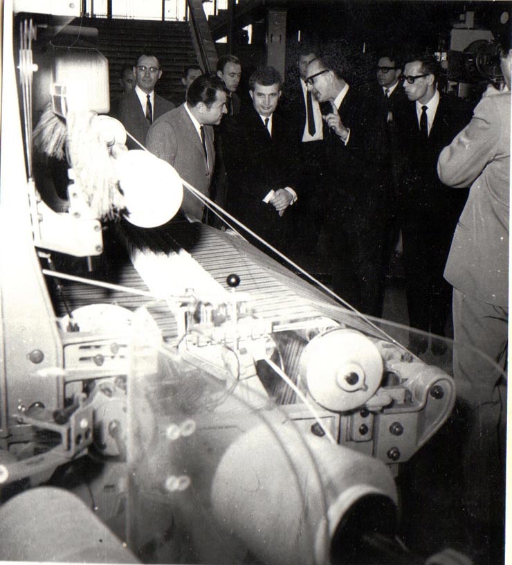 Nicolae Ceauşescu, însoţit de I.Gh. Maurer, Paul Niculescu –Mizil şi alţi conducători de partid şi de stat au vizitat Expoziţia industrială elveţiană organizată sub egida Oficiului elveţian pentru promovarea comerţului.(29 aprilie 1969).