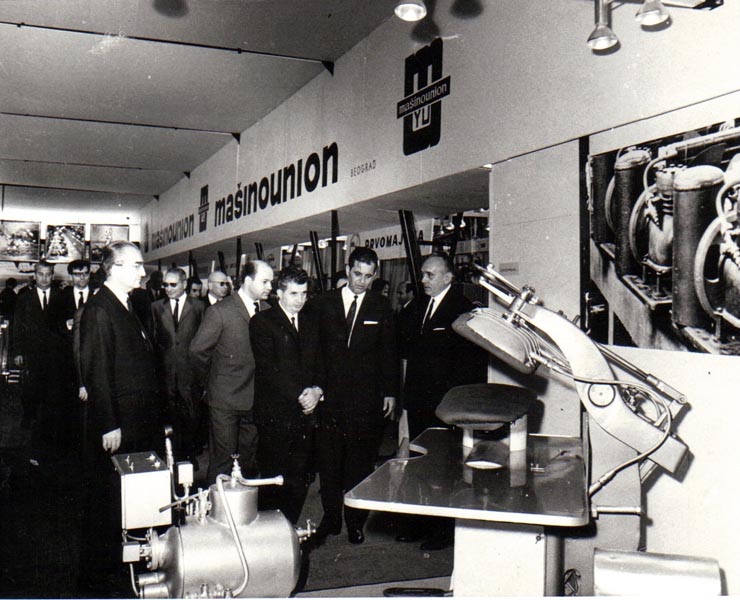 Nicolae Ceauşescu, I.Gh. Maurer, Gh. Apostol şi alţi conducători de partid şi de stat vizitând  Expoziţia industrială iugoslavă, la care au fost întâmpinaţi de către ambasadorul R.S.F. Iugoslavia la Bucureşti, Iaksa Petrici. (23 mai 1969).