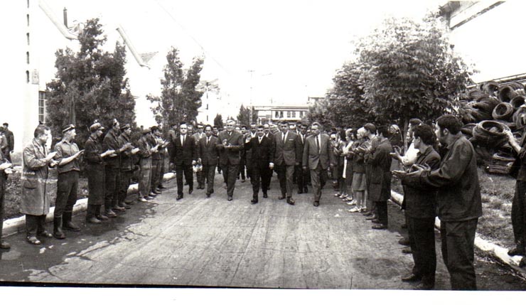 Nicolae Ceauşescu şi alţi conducători de partid şi de stat în timpul unei vizite de lucru în judeţul Cluj.  (iulie 1969).