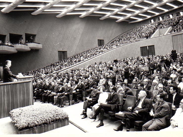 Nicolae Ceauşescu expunând raportul C.C. al P.C.R., la Congresul al X-lea al P.C.R.  (6-12 august 1969).