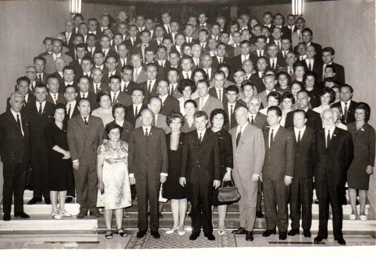 Nicolae Ceauşescu şi Ion Gheorghe Maurer printre delegaţii din judeţele Ialomiţa, Dolj, Bistriţa, participanţi la lucrările Congresului al X-lea al P.C.R.(6-12 august 1969).