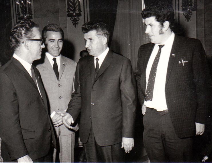 Nicolae Ceauşescu se întreţie cu delegaţia P.C. din Anglia invitată să participe la lucrările Congresului al X-lea al P.C.R. din august 1969.  (6-12 august 1969).