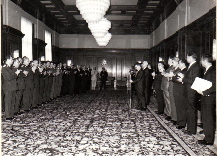 Cu prilejul aniversării a XXV de ani de la eliberarea României de sub jugul fascist, la Consiliul de Stat au fost înmânate decoraţii unui însemnat număr de ofiţeri şi generali ai armatei R.S.R., de către preşedintele Consiliului de Stat, Nicolae Ceauşescu.(22  august 1969).