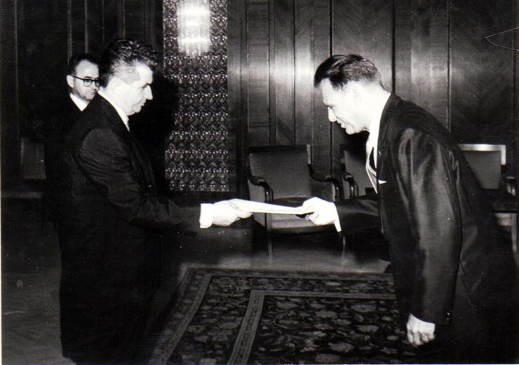 Prezentarea scrisorilor de acreditare la Consiliul de Stat a ambasadorului israelian în România.   (august 1969).