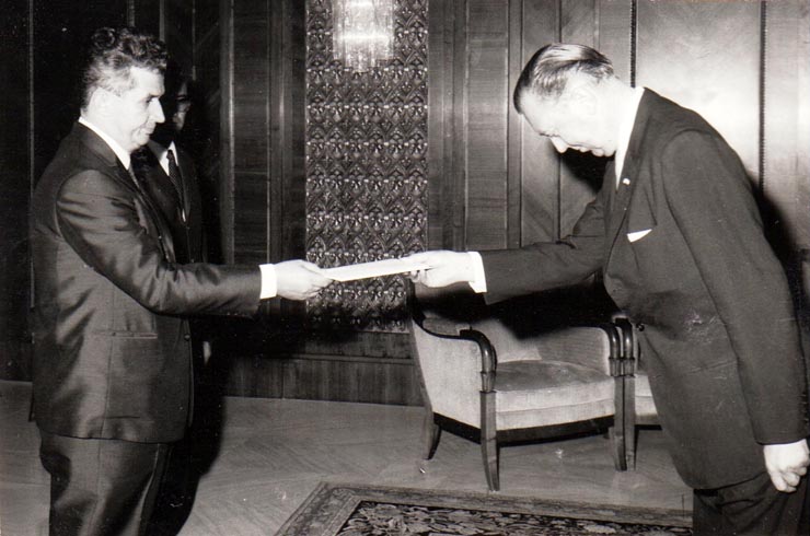 Prezentarea la Nicolae Ceauşescu, preşedintele Consiliului de Stat al R.S.R., a scrisorilor de acreditare a noului ambasador al Danemarcei în România, Busck Nielsen.   (9 septembrie 1969).