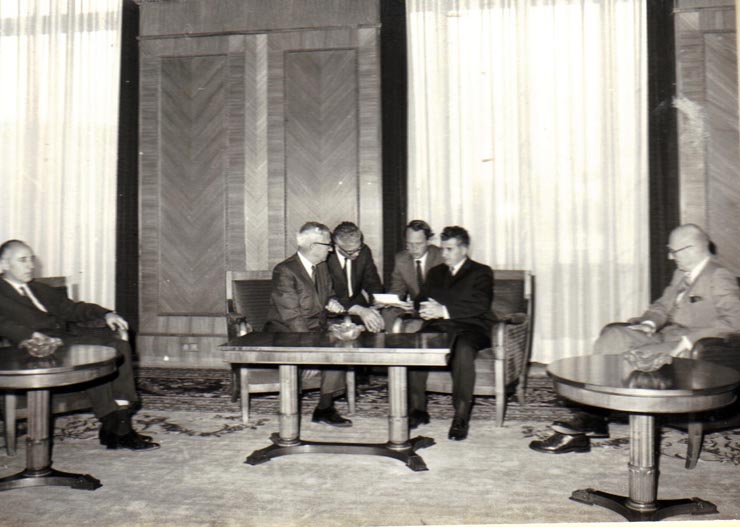 Primirea de către Nicolae Ceauşescu, preşedintele Consiliului de Stat al R.S.R, a unei delegaţii de specialişti americani condusă de dr. Lee DuBridge, care se află într-o vizită în ţara noastră.   (25 septembrie 1969).