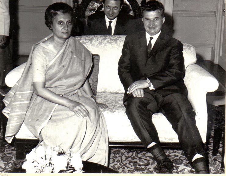 Nicolae Ceauşescu, preşedintele Consiliului de Stat al R.S.R., într-o vizită oficială în India. Vizita protocolară la Indira Gandhi.   (13 octombrie 1969).