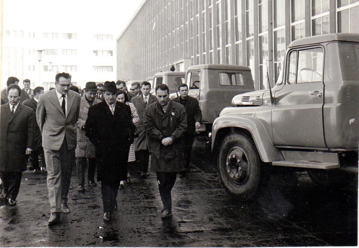 Vizita lui Nicolae Ceauşescu, secretar general al P.C.R., la Uzinele „Steagul Roşu” din Braşov. (5 noiembrie 1969).