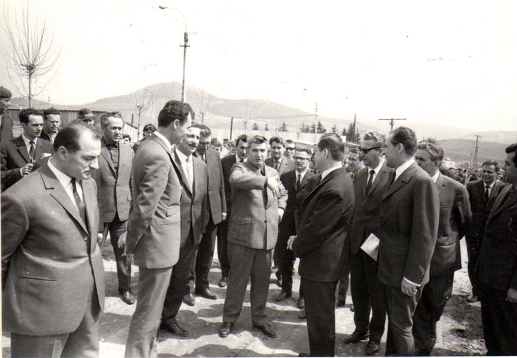 Nicolae Ceauşescu, secretar general al P.C.R., la şantierul şi fabrica de confecţii Miercurea Ciuc, cu prilejul vizitei de lucru în judeţul Harghita.       (24  aprilie 1970).