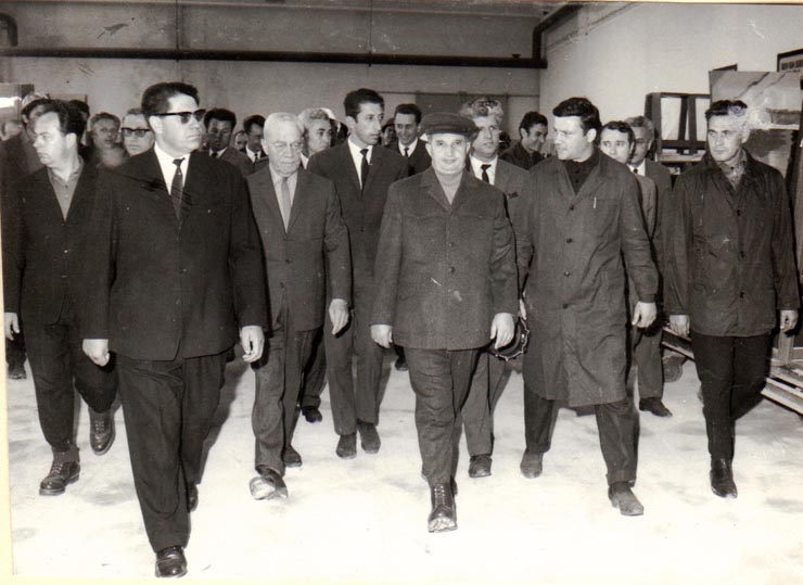 Vizita de lucru a lui Nicolae Ceauşescu, secretar general al P.C.R,, la fabrica de geamuri din Buzău. (26 mai 1970).