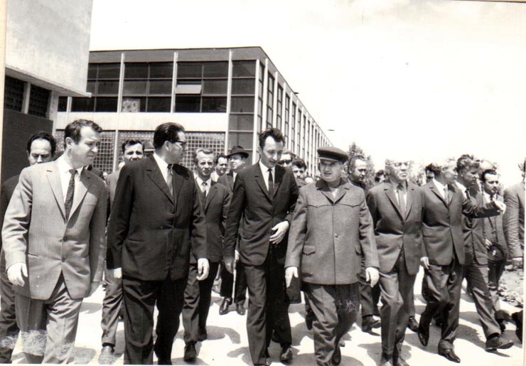 Nicolae Ceauşescu, secretar general al P.C.R, în vizită de lucru la Uzina de sârmă din Buzău.   (26  mai 1970).