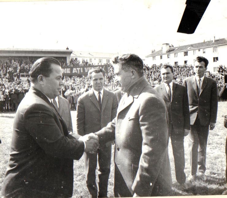 Aspect de la mitingul din Bârlad cu prilejul vizitei de lucru a lui Nicolae Ceauşescu, secretar general al P.C.R, în judeţele Iaşi şi Bârlad.    (26  mai 1970).