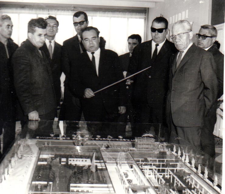 Vizita de lucru a lui Nicolae Ceauşescu la Uzina de piese de schimb din Suceava.    (27 mai 1970).