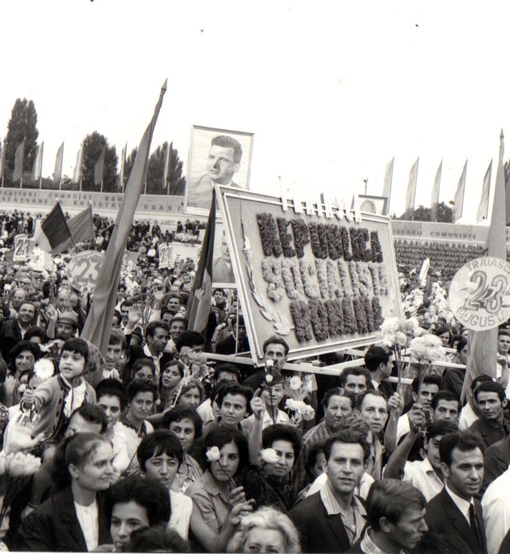 Manifestaţia oamenilor muncii din Capitală cu prilejul Zilei de 23 August 1970 – tribuna oficială. (23 august 1970).