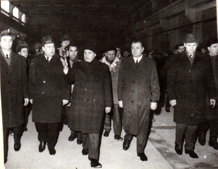 Vizita de lucru a lui Nicolae Ceauşescu, secretar general al P.C.R., preşedintele Consiliului de Stat al R.S.R la Uzinele Neptun – Câmpina.       (12 ianuarie 1971).