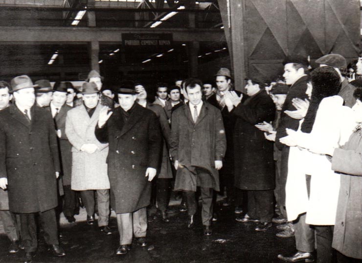 Vizita de lucru a lui Nicolae Ceauşescu, secretar general al P.C.R., preşedintele Consiliului de Stat al R.S.R la Uzina de maşini electrice Bucureşti.    (29 ianuarie 1971).