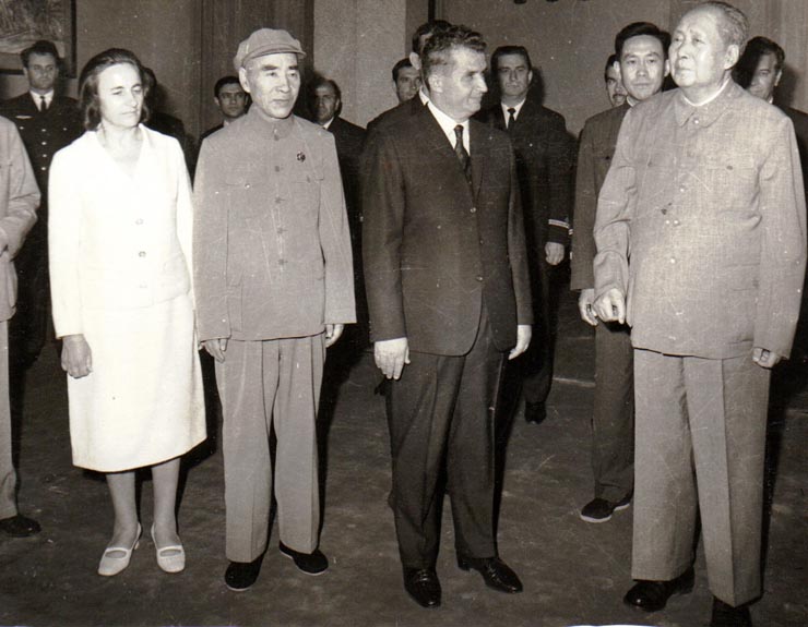 Vizita oficială a lui Nicolae Ceauşescu şi a Elenei Ceauşescu în Republica Populară Chineză. Primirea la preşedintele Mao Tzedun. ( iunie 1971).